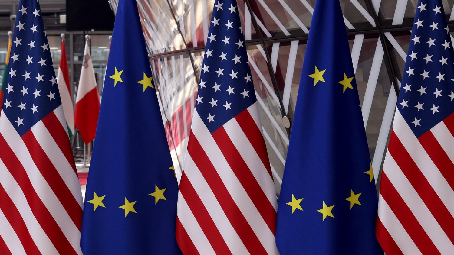 Trump announces plan to impose 30% tariffs on EU and Mexico