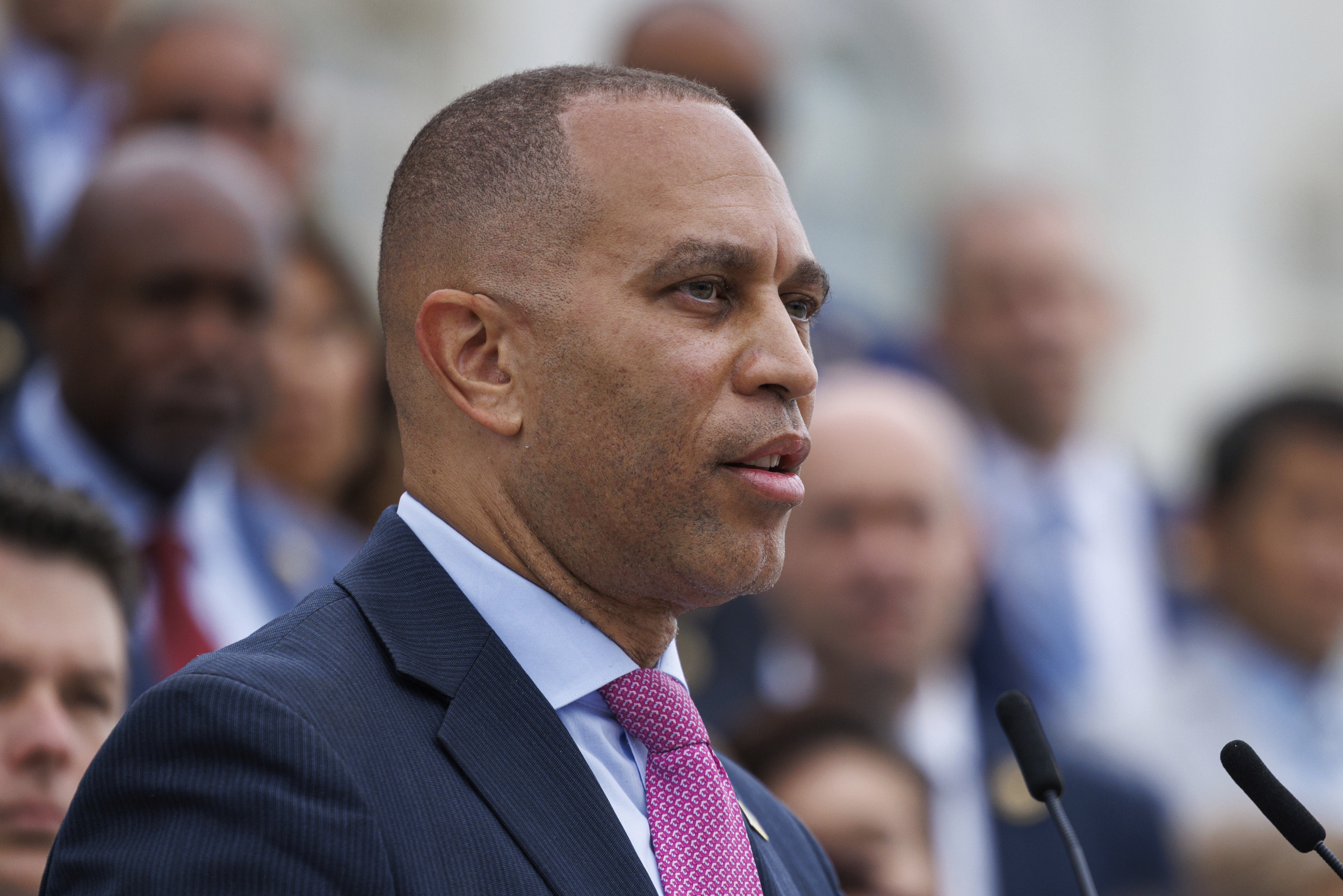 Hakeem Jeffries’ ‘Magic Minute’ Stretches Past an Hour